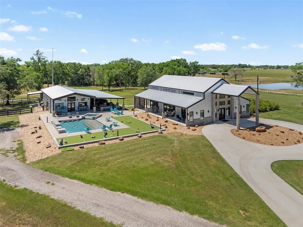 Unit for sale at 1923 County Road 202, Caldwell, TX 77836