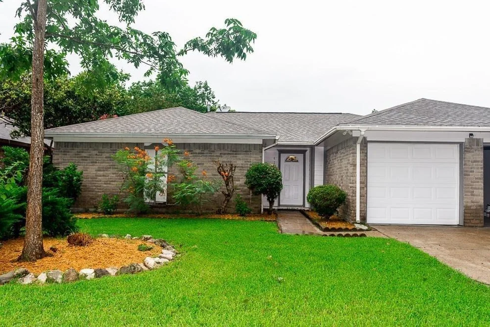 Unit for sale at 423 Capehill Drive, Houston, TX 77598