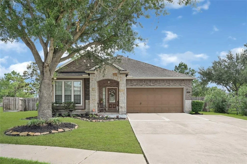 Unit for sale at 3103 Trail Hollow Drive, Pearland, TX 77584