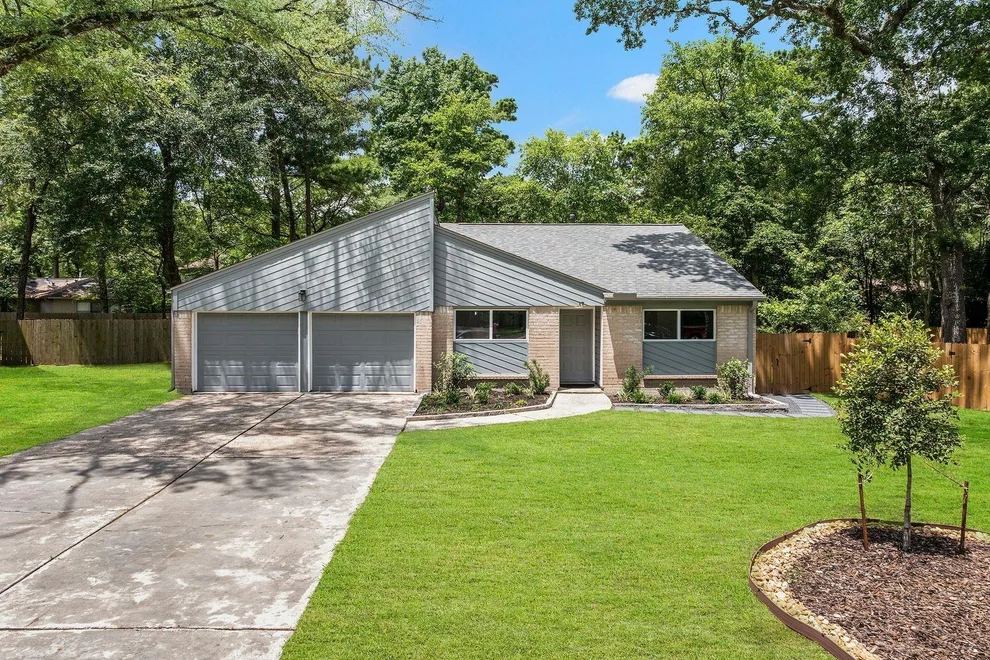 Unit for sale at 17 Oldstream Court, The Woodlands, TX 77381