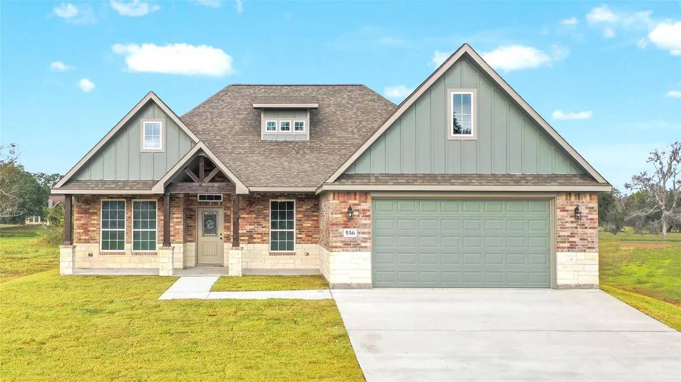 Unit for sale at 556 Mill Road, Angleton, TX 77515