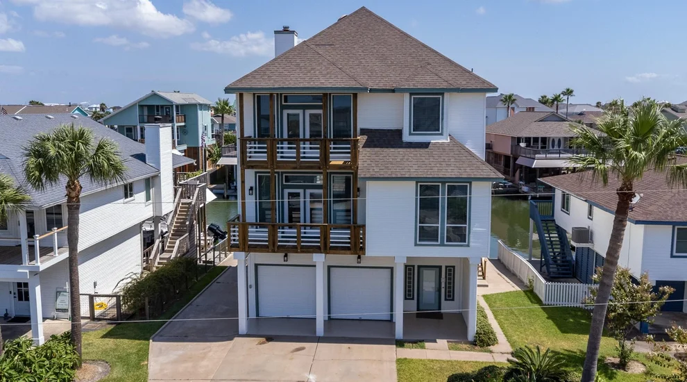 Unit for sale at 1414 Lotus Drive, Tiki Island, TX 77554