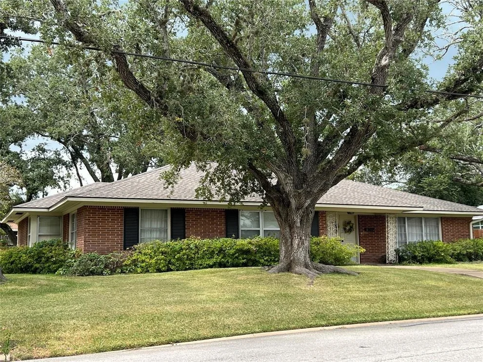 Unit for sale at 432 S Holland Street, Bellville, TX 77418
