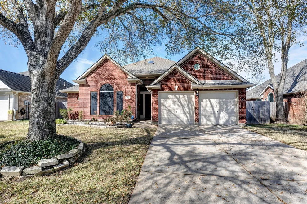 Unit for sale at 1507 Hidden Terrace Drive, Sugar Land, TX 77479
