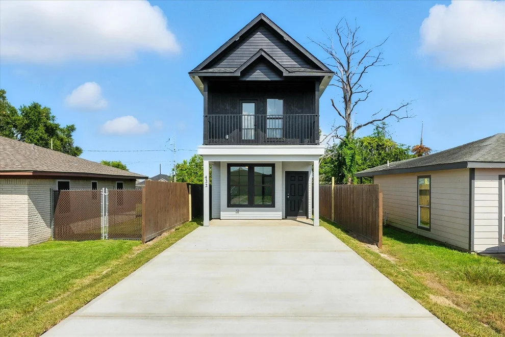 Unit for sale at 422 N 7th Avenue, La Porte, TX 77571