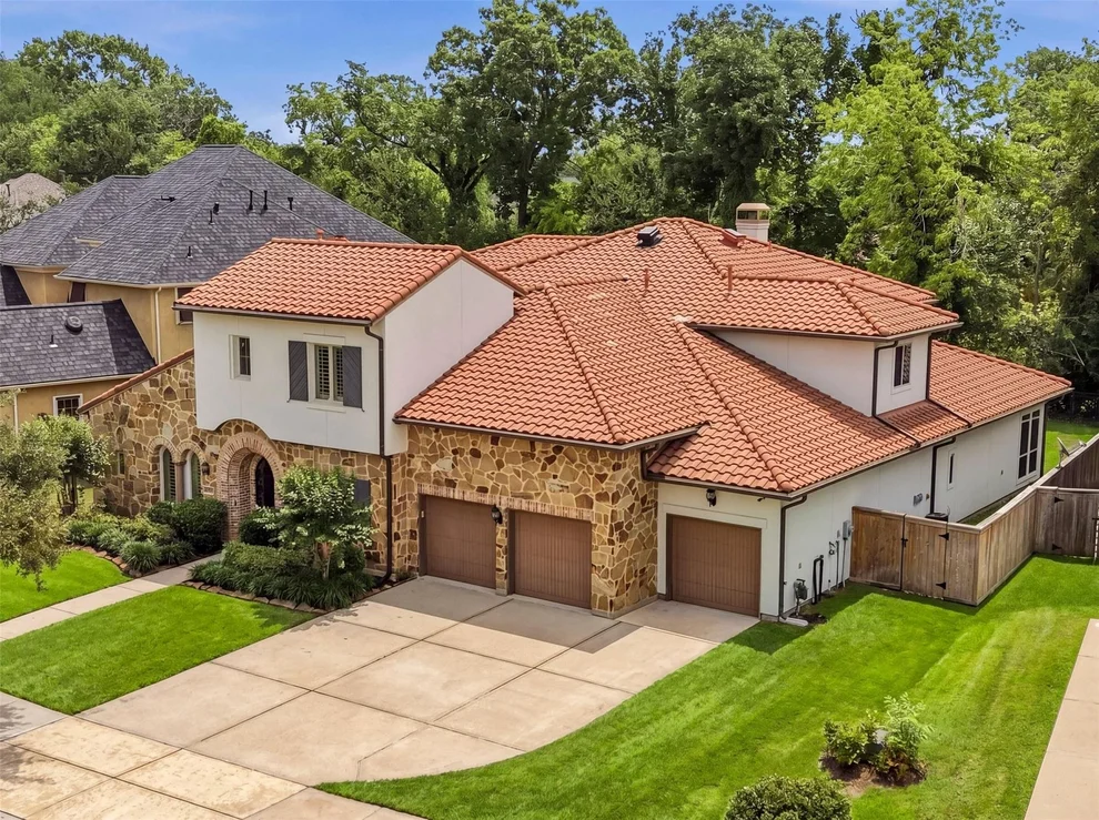 Unit for sale at 6139 Logan Creek Lane, Sugar Land, TX 77479