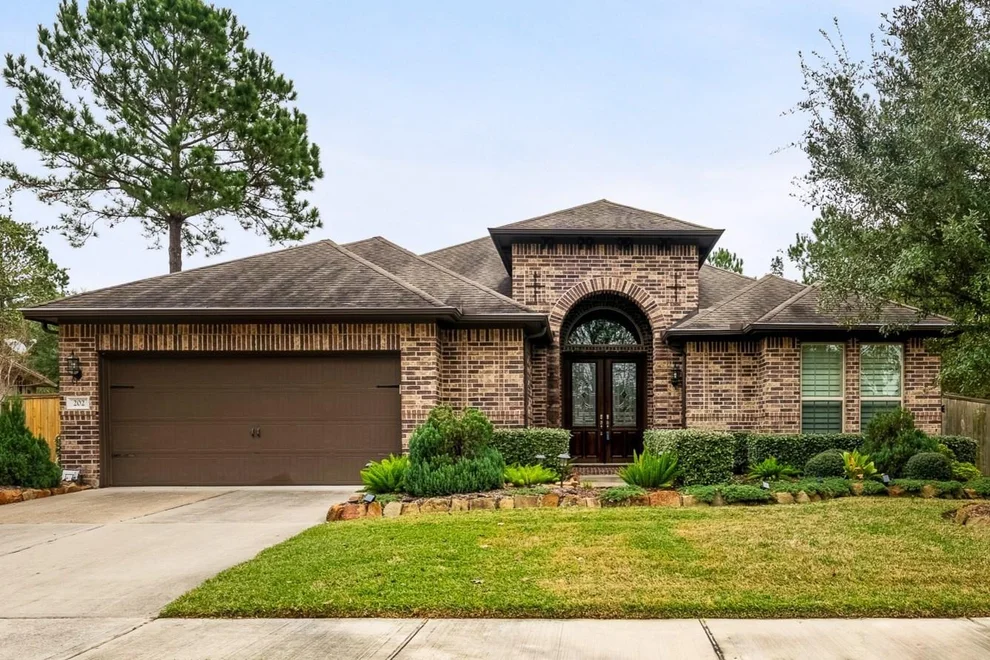 Unit for sale at 202 Foxglove Lane, Montgomery, TX 77316