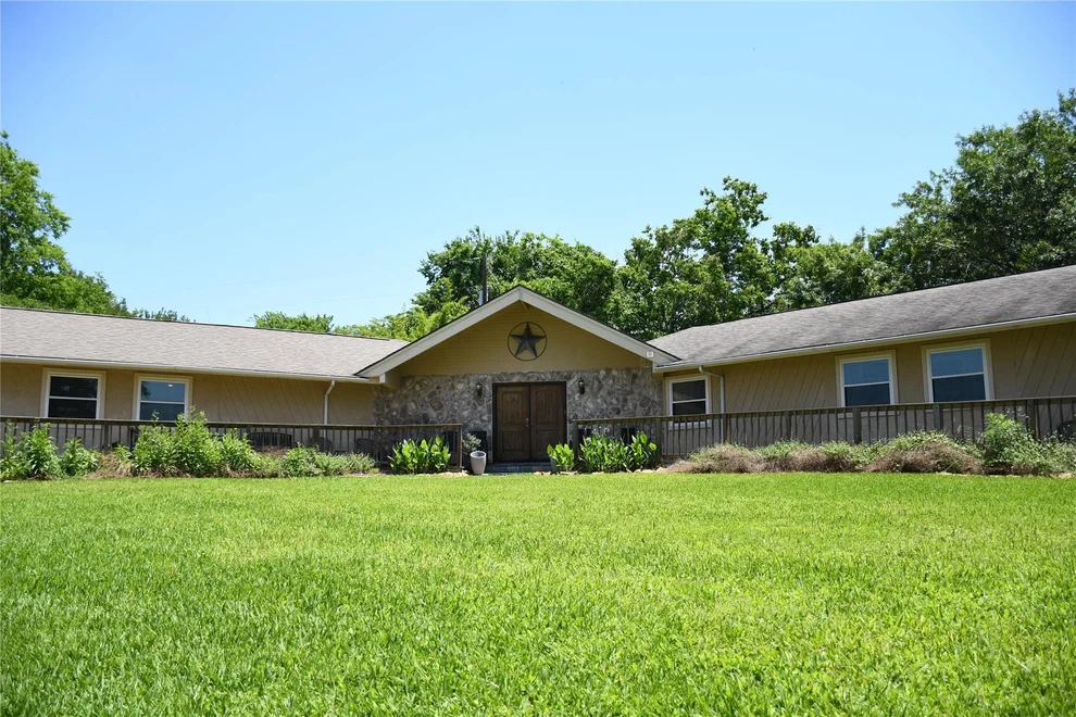 Unit for sale at 561 Lakeway Drive, Conroe, TX 77316