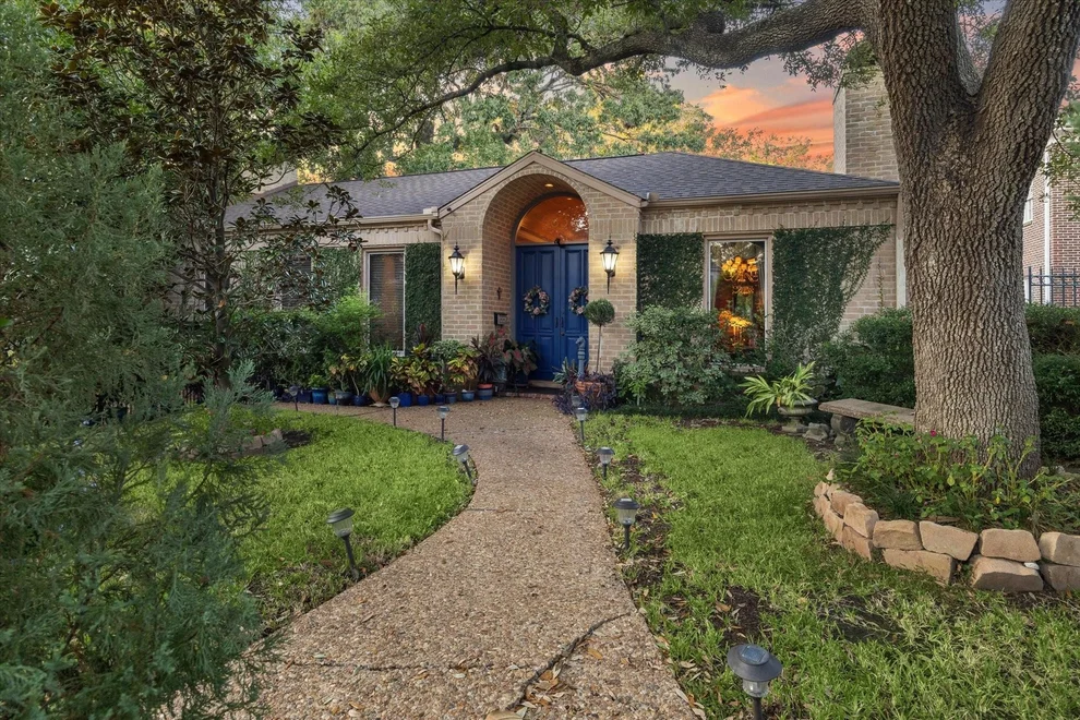 Unit for sale at 5638 Briar Drive, Houston, TX 77056