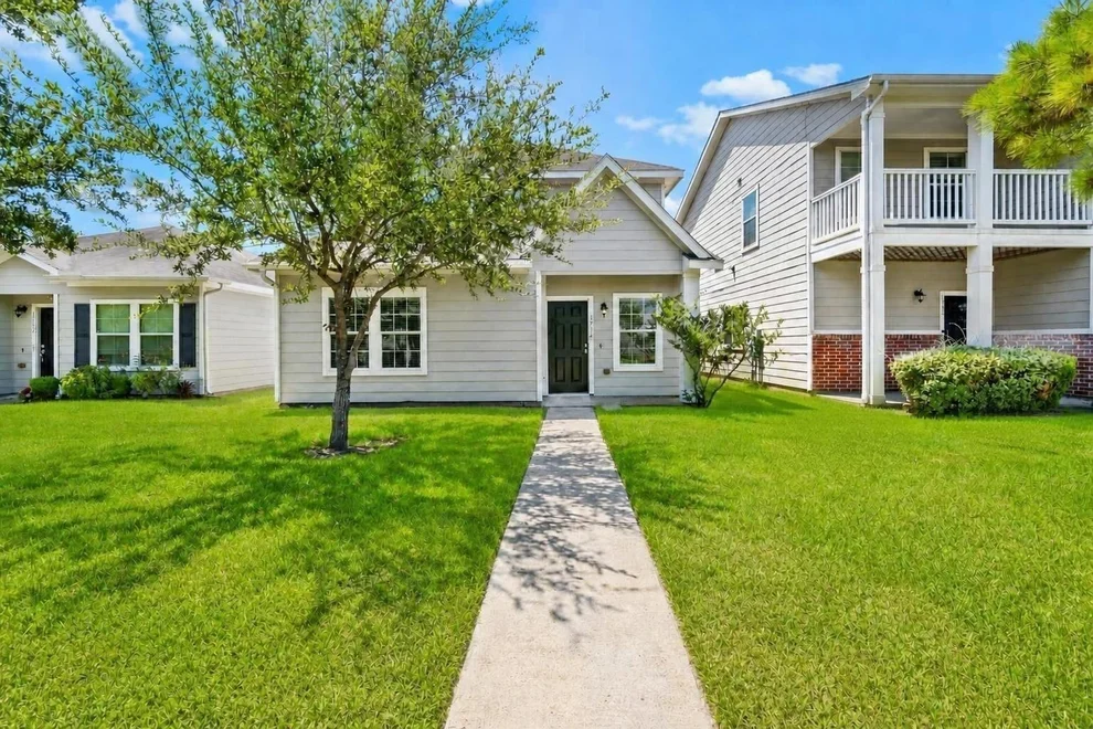 Unit for sale at 1714 Claremont Garden Circle, Houston, TX 77047