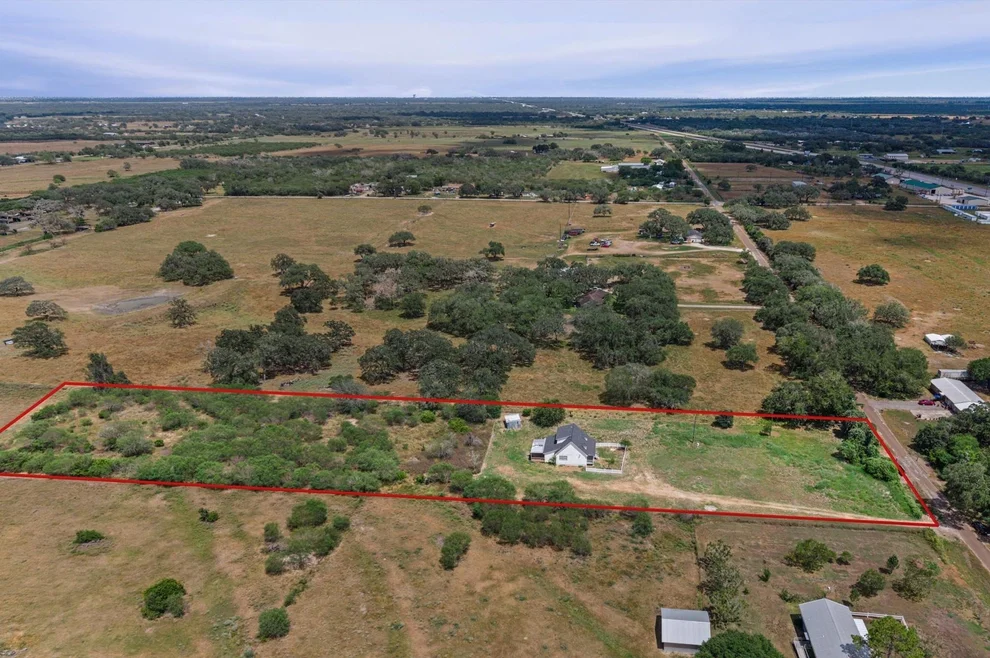 Unit for sale at 1214 E Oak Street, Goliad, TX 77963