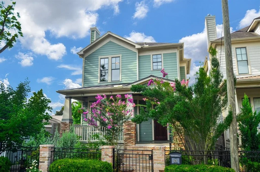 Unit for sale at 626 E 22nd Street, Houston, TX 77008