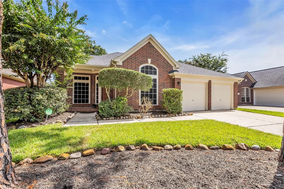 Unit for sale at 3615 Parkshire Drive, Pearland, TX 77584