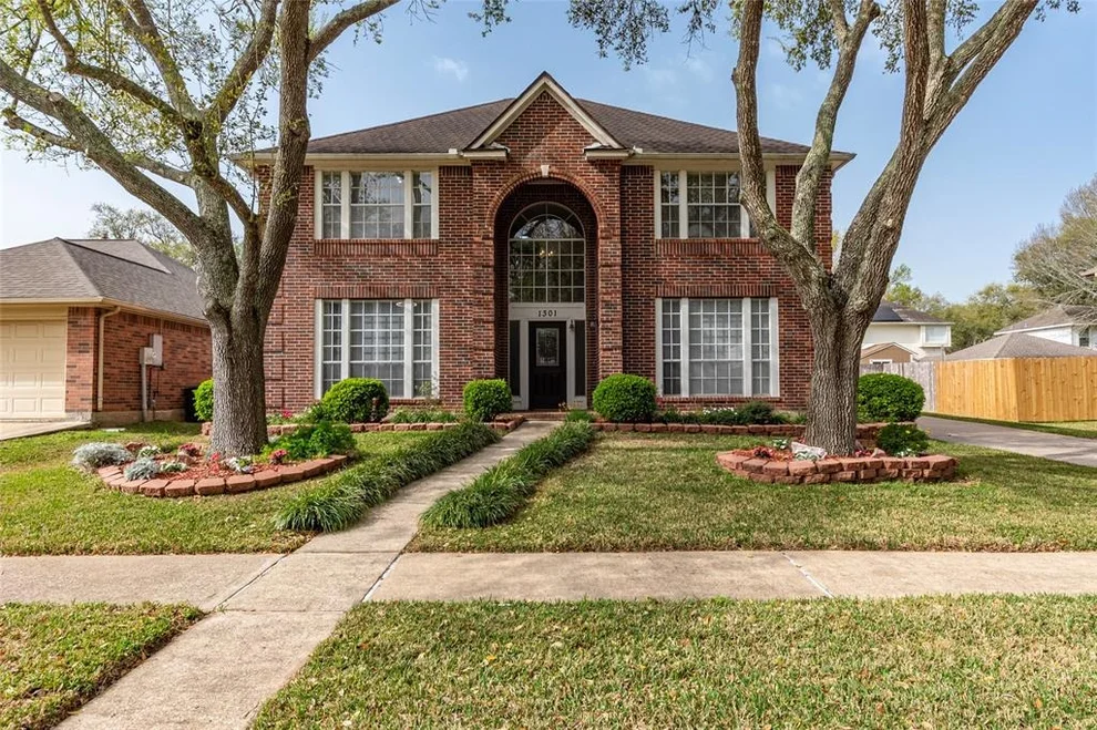 Unit for sale at 1301 Coleman Boylan Drive, League City, TX 77573