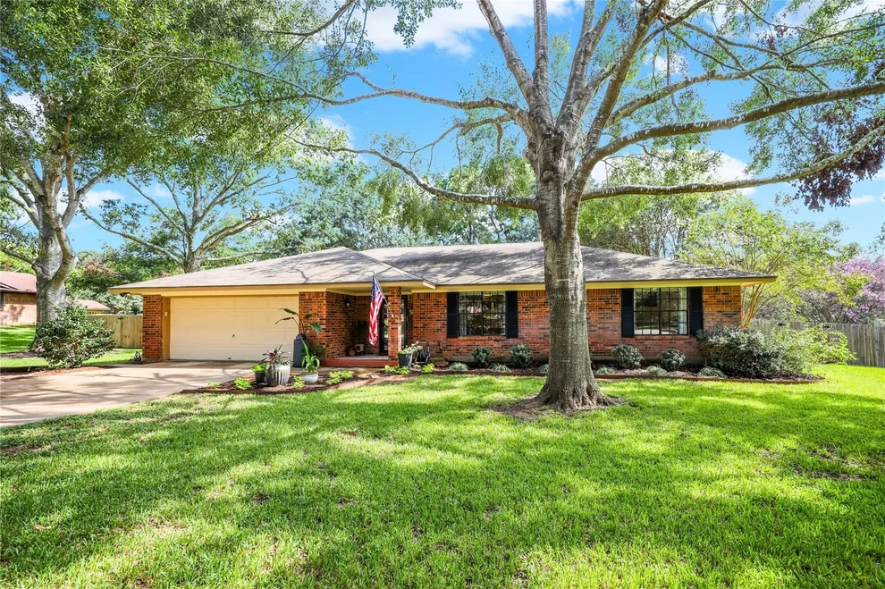 Unit for sale at 2609 Daisy Drive, Brenham, TX 77833