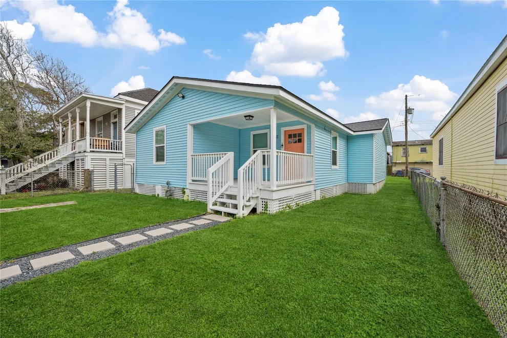 Unit for sale at 2811 Avenue O 1/2, Galveston, TX 77550