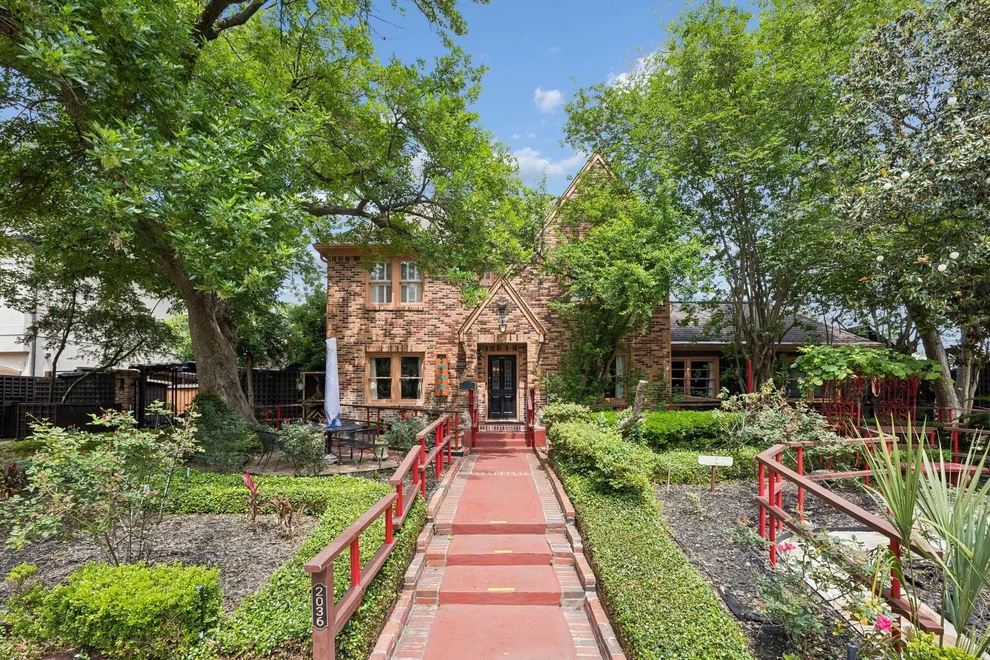 Unit for sale at 2036 Brentwood Drive, Houston, TX 77019