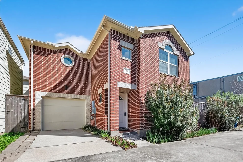 Unit for sale at 5951 South Loop E, Houston, TX 77033