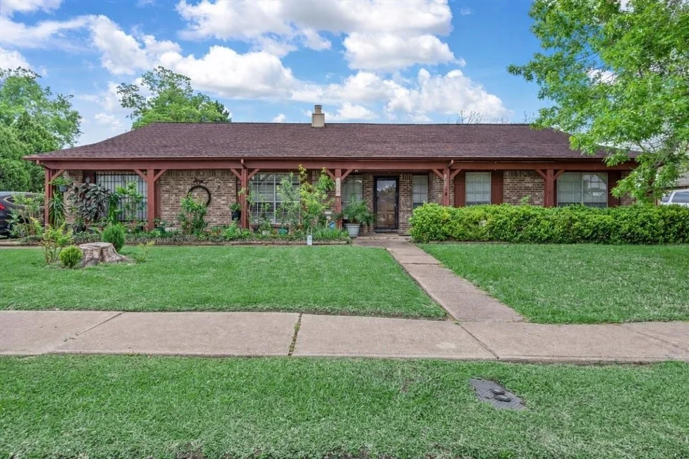 Unit for sale at 13909 Plantation Valley Drive, Houston, TX 77083