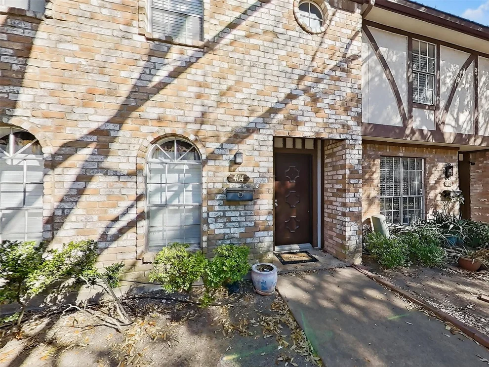 Unit for sale at 8101 Amelia Road, Houston, TX 77055