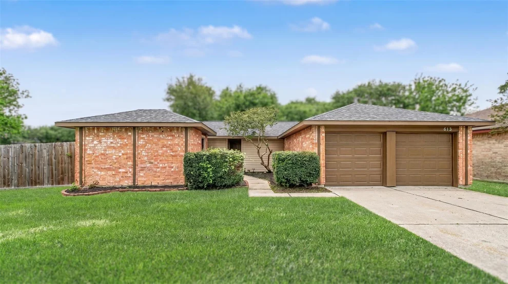 Unit for sale at 613 Dixie Drive, League City, TX 77573