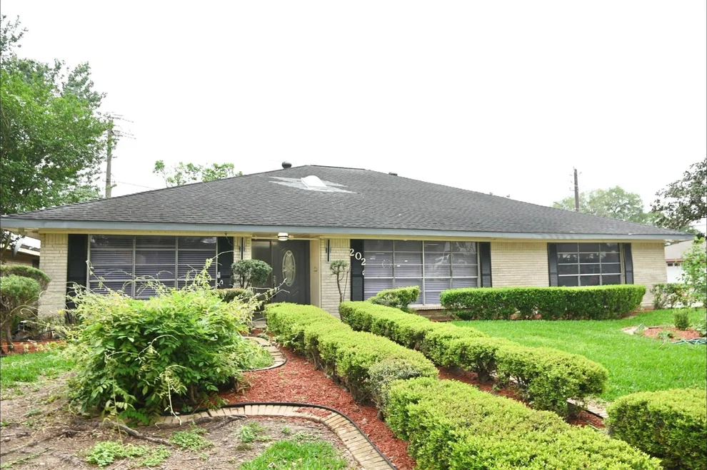 Unit for sale at 202 Coronation Drive, Houston, TX 77034