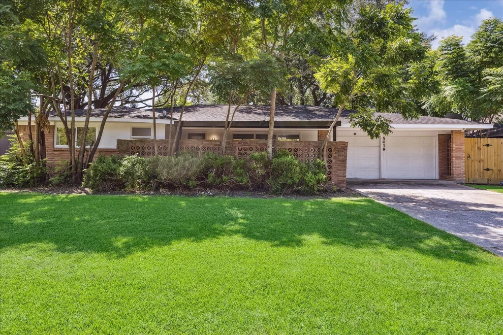 Unit for sale at 5419 Beechnut Street, Houston, TX 77096