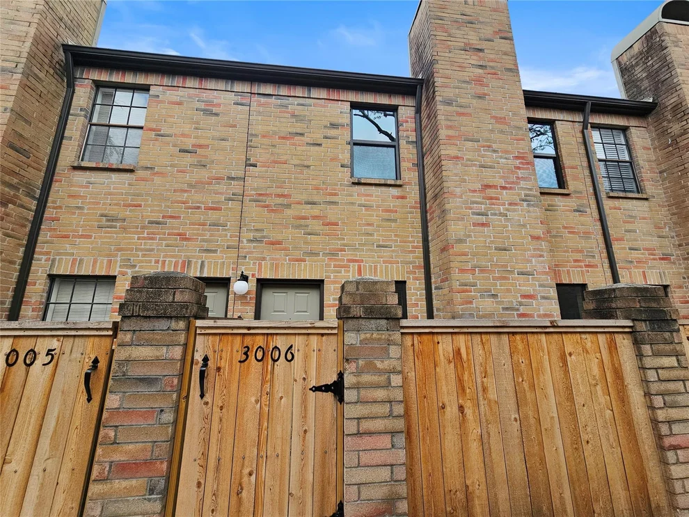 Unit for sale at 9800 Pagewood Lane, Houston, TX 77042