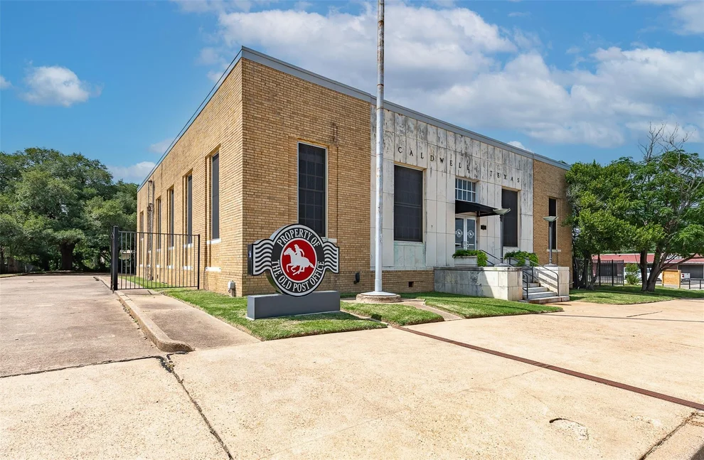 Unit for sale at 102 W Fox Street, Caldwell, TX 77836