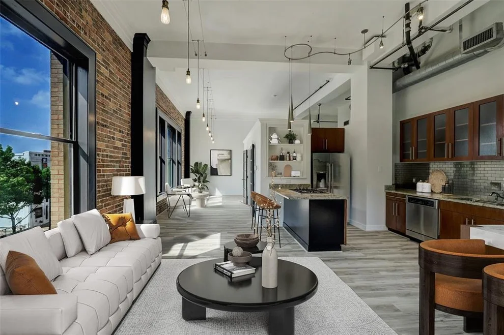 Unit for sale at 915 Franklin Street, Houston, TX 77002