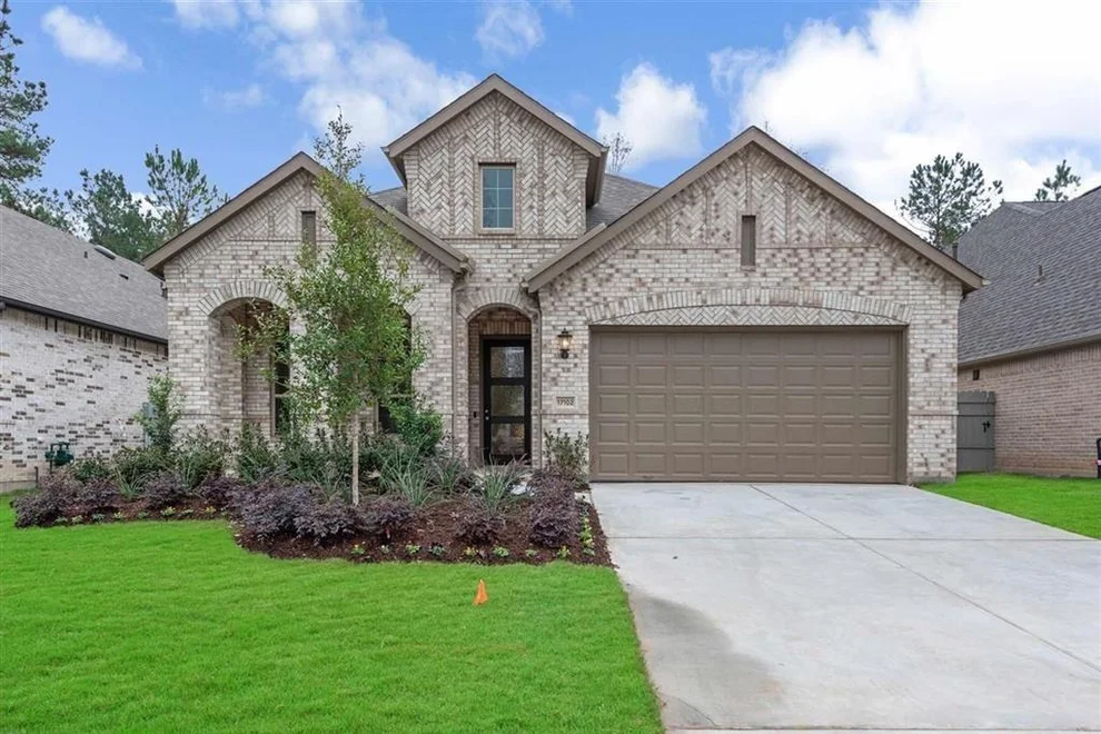 Unit for sale at 17102 Crimson Crest Drive, Conroe, TX 77302