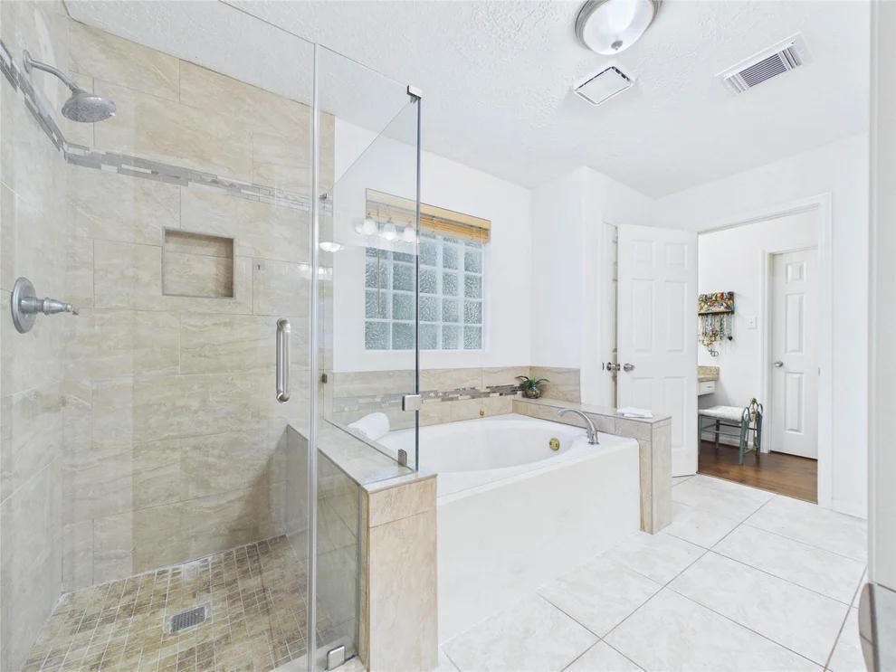 Unit for sale at 2815 Village Dale Avenue, Houston, TX 77059