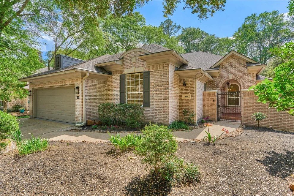 Unit for sale at 66 S Castlegreen Circle, The Woodlands, TX 77381