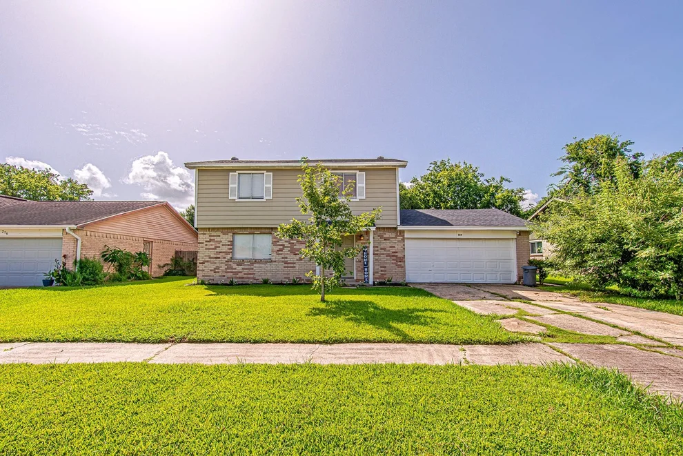 Unit for sale at 214 Brookdale Drive, League City, TX 77573