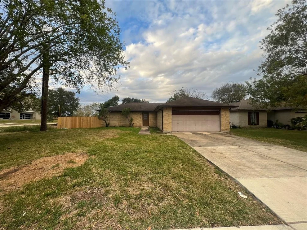 Unit for sale at 15938 Rosebriar Drive, Houston, TX 77489