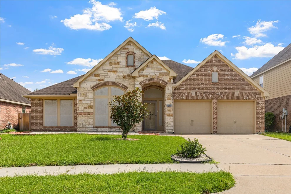 Unit for sale at 14010 Lake Hollow Drive, Pearland, TX 77584