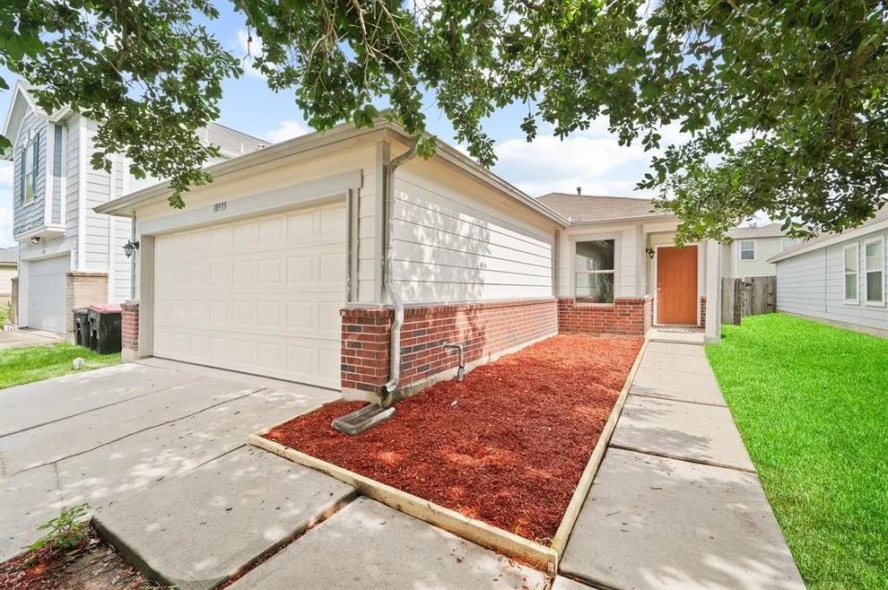 Unit for sale at 18935 Remington Bend Drive, Houston, TX 77073
