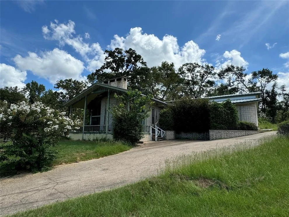 Unit for sale at 2859 Highway 59, Livingston, TX 77351