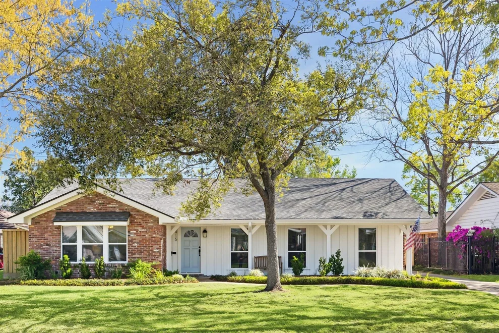 Unit for sale at 6915 Northampton Way, Houston, TX 77055