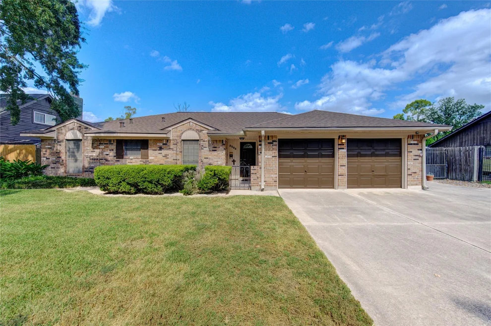 Unit for sale at 5205 Carmona Lane, Pearland, TX 77584