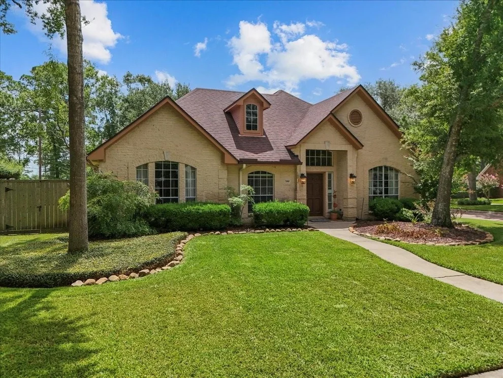Unit for sale at 700 Sherwood Forest Drive, Dickinson, TX 77539