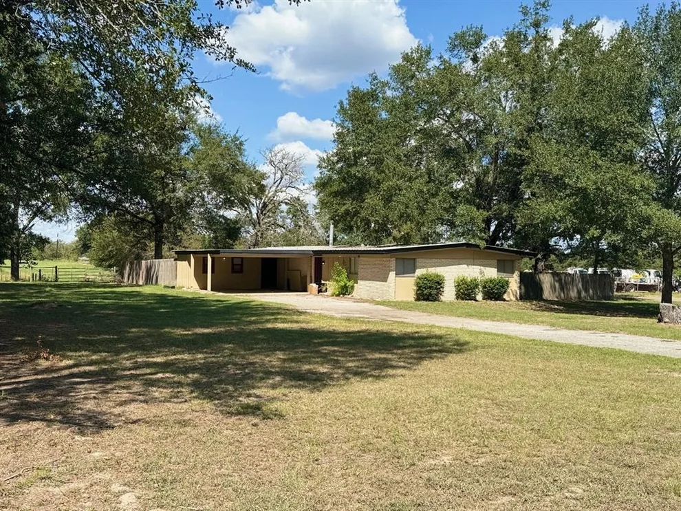 Unit for sale at 2622 E Commerce Street, Buffalo, TX 75831