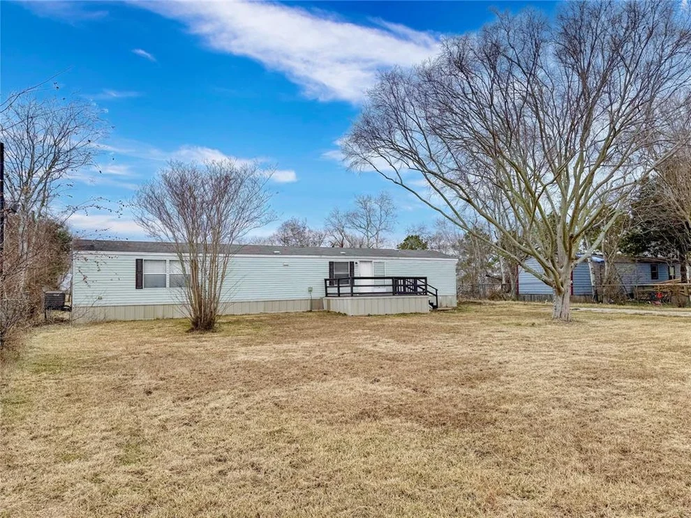 Unit for sale at 15950 Live Oak Circle, Rosharon, TX 77583