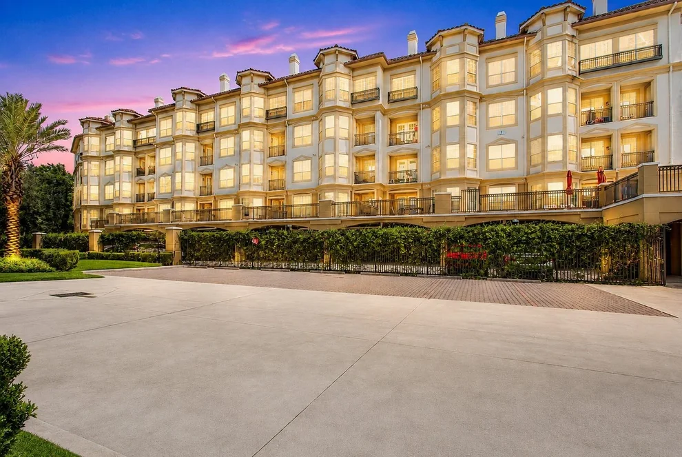 Unit for sale at 7575 Kirby Drive, Houston, TX 77030