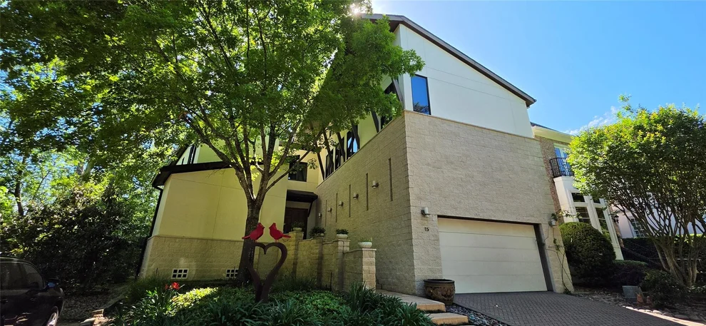 Unit for sale at 15 Hudson Circle, Houston, TX 77024