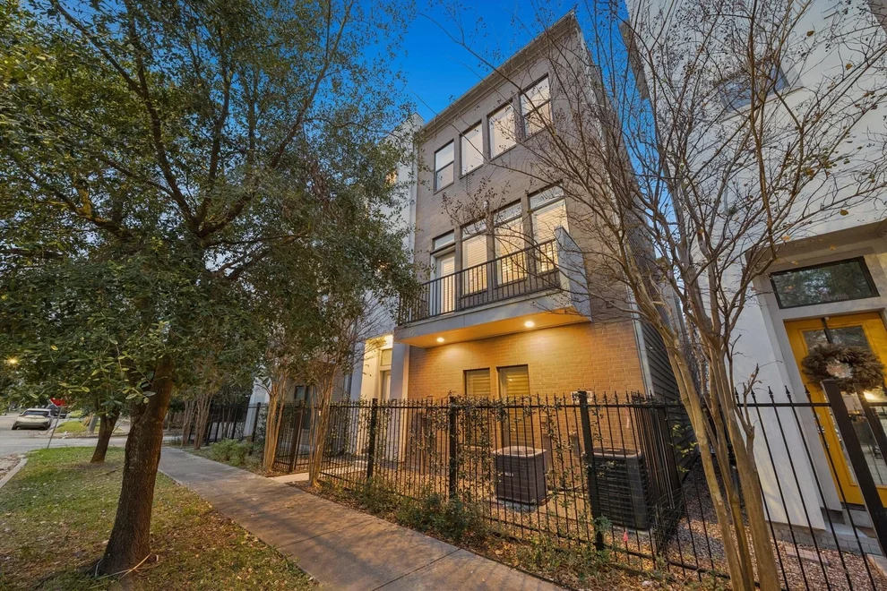 Unit for sale at 2105 Mason Street, Houston, TX 77006