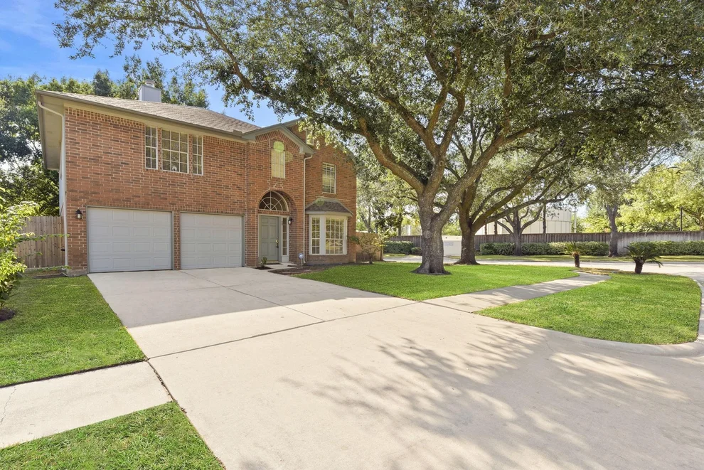Unit for sale at 4911 Silver Fox Drive, Houston, TX 77066