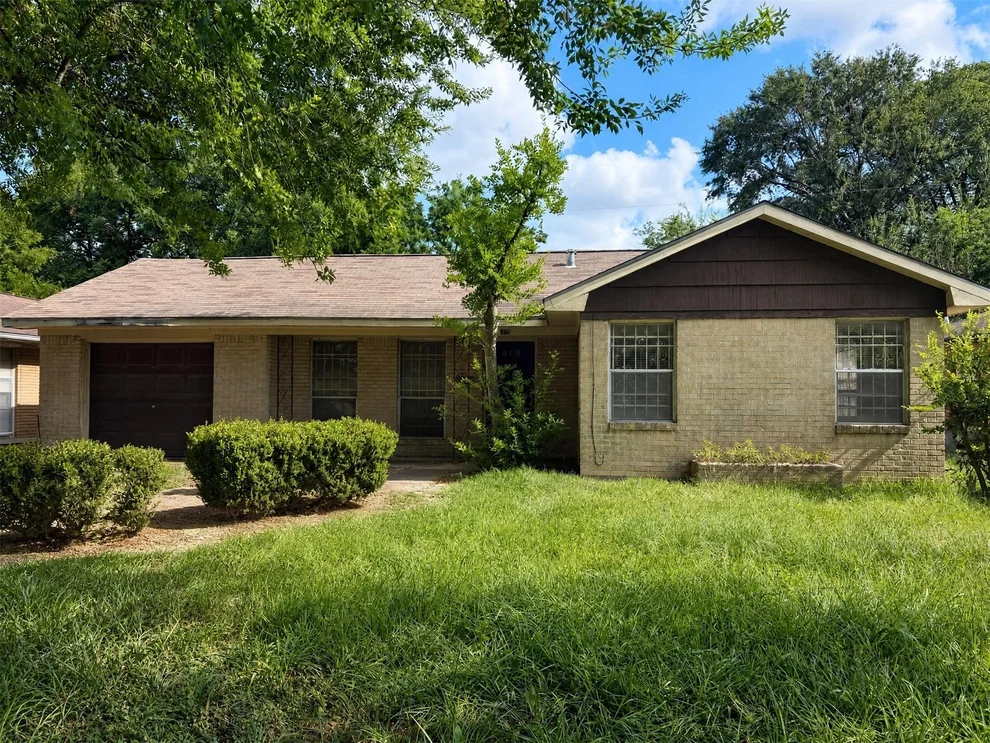 Unit for sale at 615 Glenburnie Drive, Houston, TX 77022