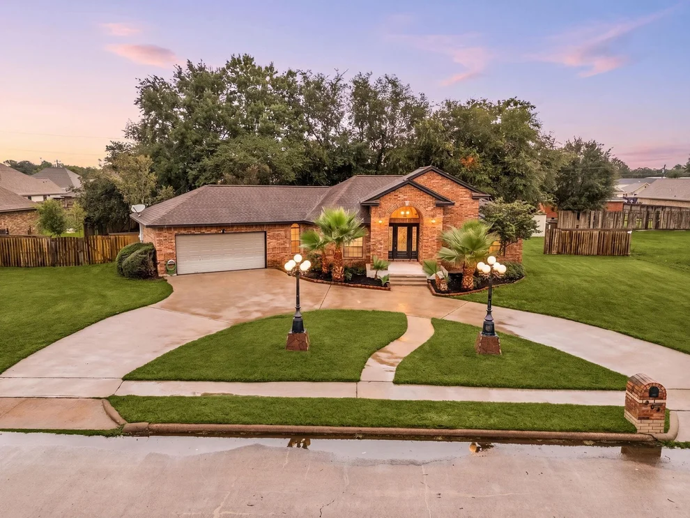 Unit for sale at 208 Tracy Street, Angleton, TX 77515