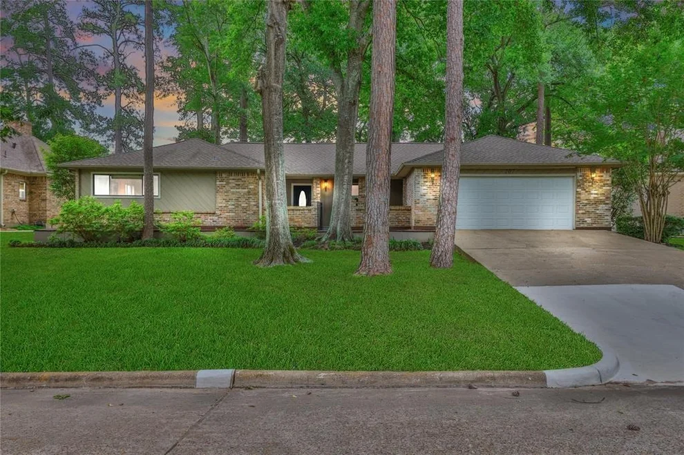 Unit for sale at 207 Springs Edge Drive, Conroe, TX 77356